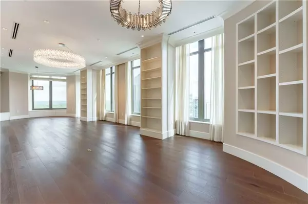 Atlanta, GA 30326,3376 Peachtree RD NE #35A