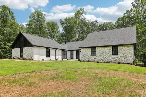 2725 GLENDALE DR NE, Conyers, GA 30013