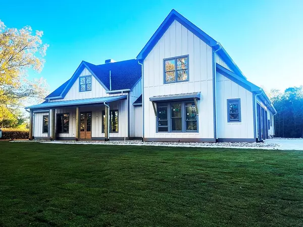 White, GA 30184,526 Spring Place RD NE