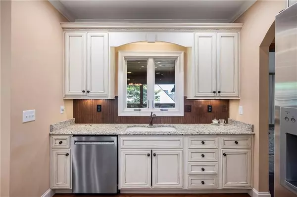 Dalton, GA 30720,512 Williamsburg DR