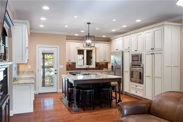 Dalton, GA 30720,512 Williamsburg DR