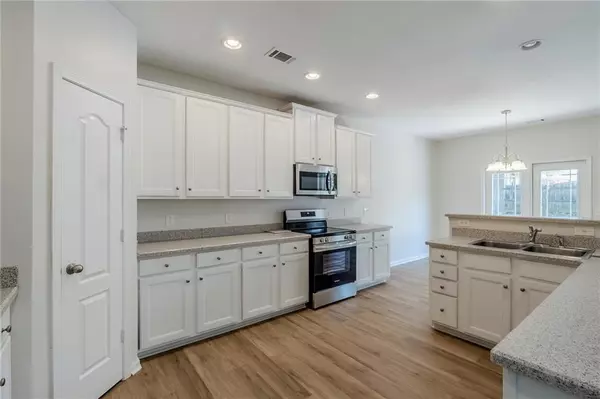 Newnan, GA 30265,80 Creekside WAY