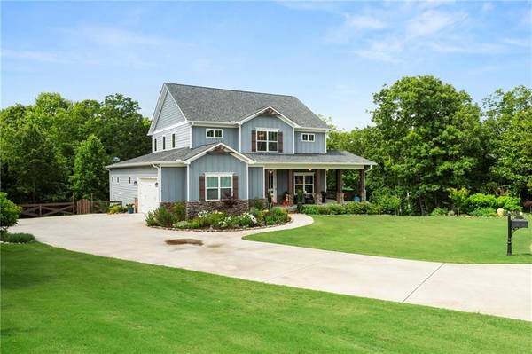 175 Stoneledge TRCE N, Jasper, GA 30143