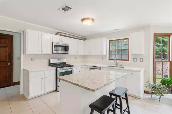 Alpharetta, GA 30005,6165 Pin Oak LN