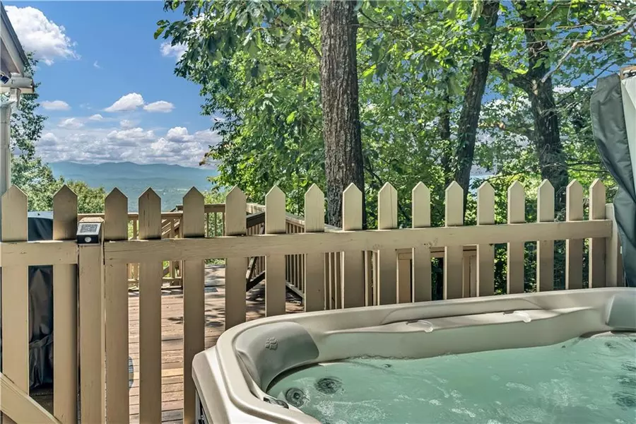 368 Walnut RDG, Ellijay, GA 30536