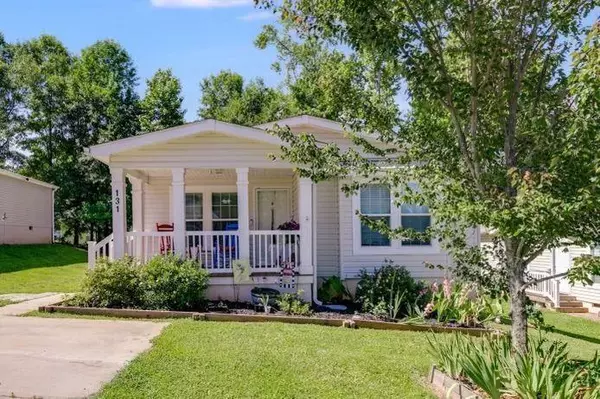 131 Bob White LN, Newnan, GA 30263