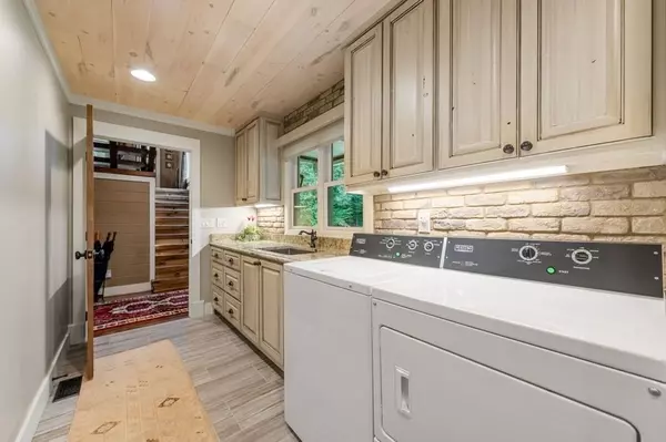 Mineral Bluff, GA 30559,547 Toccoa River LN