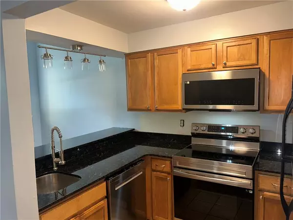 Atlanta, GA 30305,2855 Peachtree RD NE #106