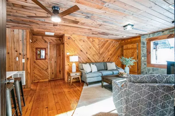 Ellijay, GA 30540,853 Bates RD