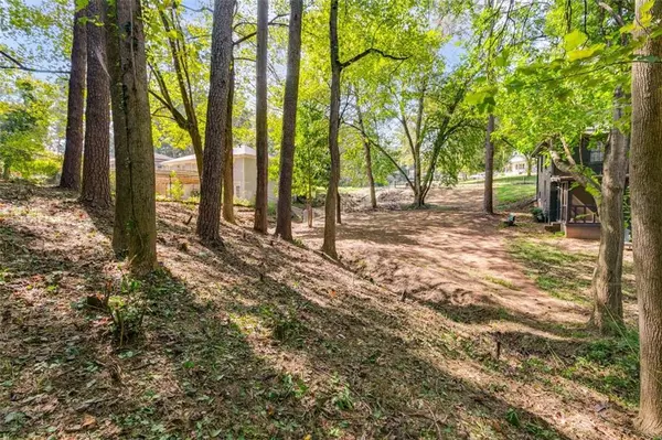 2116 HOLLY HILL DR, Decatur, GA 30032