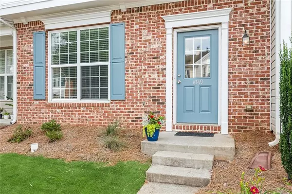 1049 Prestwyck CT, Alpharetta, GA 30004