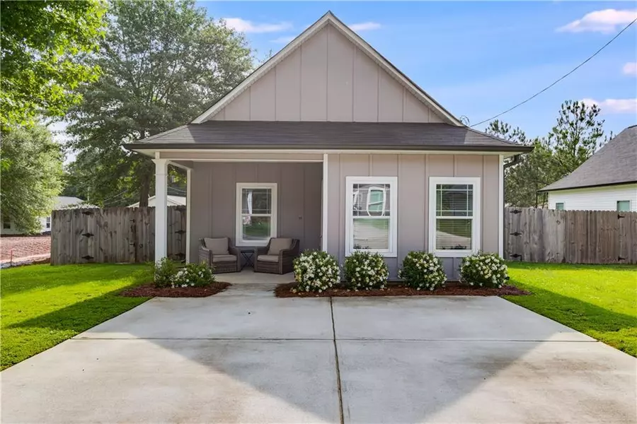 110 Chalfont CIR, Carrollton, GA 30117