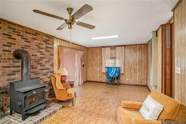 Jackson, GA 30233,604 Jackson Lake Inn RD