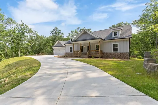 Waleska, GA 30183,114 Washington Oak CT