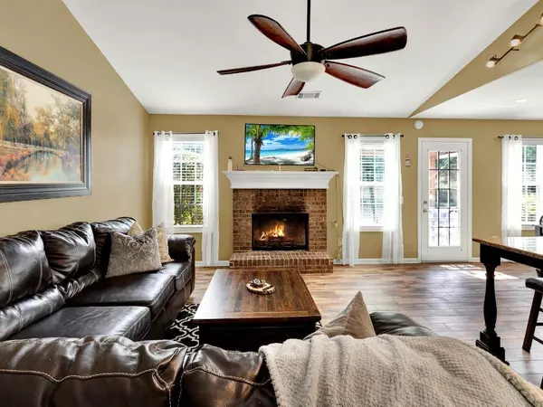 Winder, GA 30680,206 STREAM SIDE CT