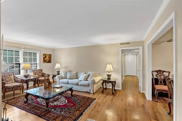 Atlanta, GA 30327,30 Chaumont SQ NW