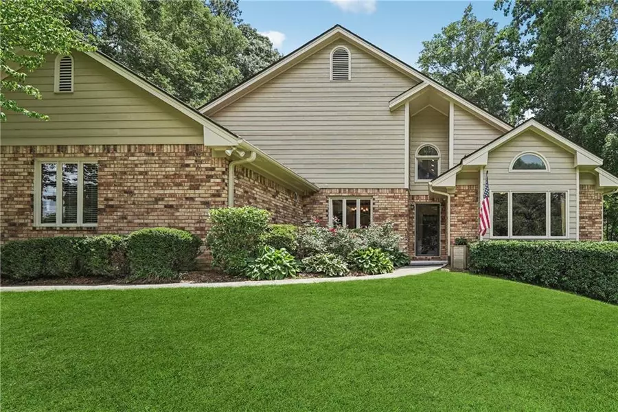 2011 Sturbridge LN, Buford, GA 30519