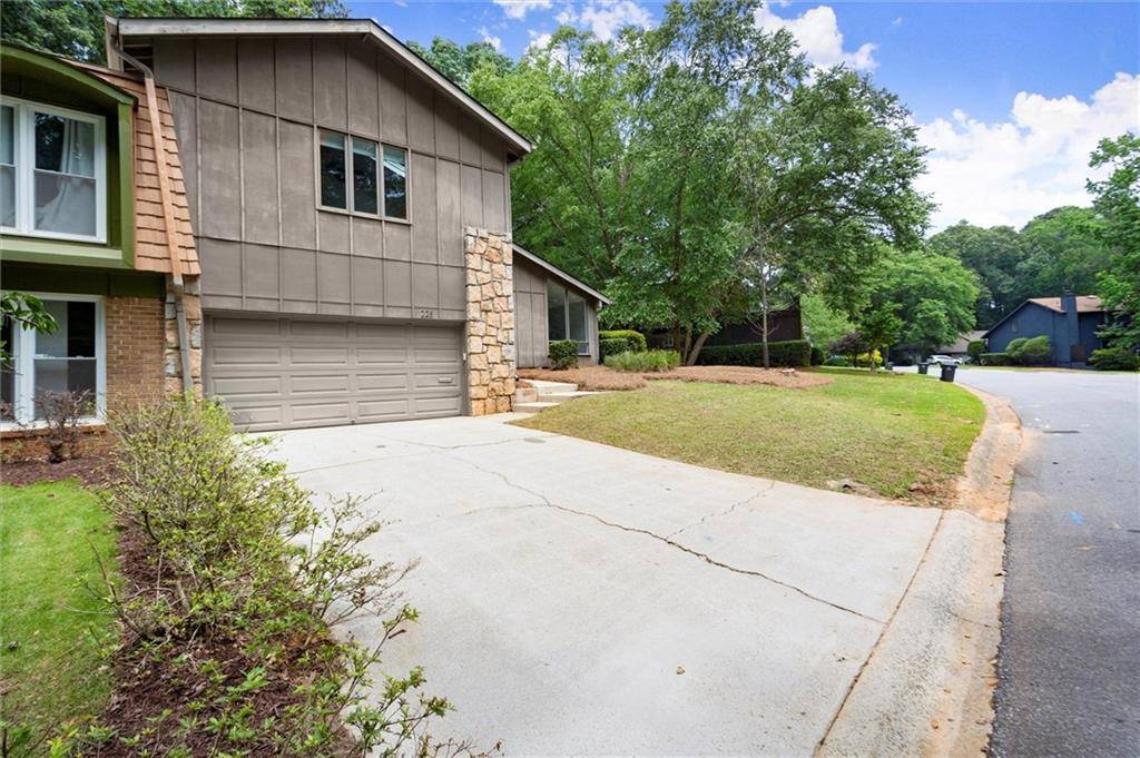 Roswell, GA 30076,225 Lakeview RDG W
