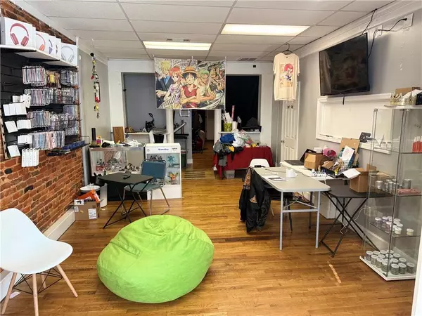 Conyers, GA 30012,923 Commercial ST NE