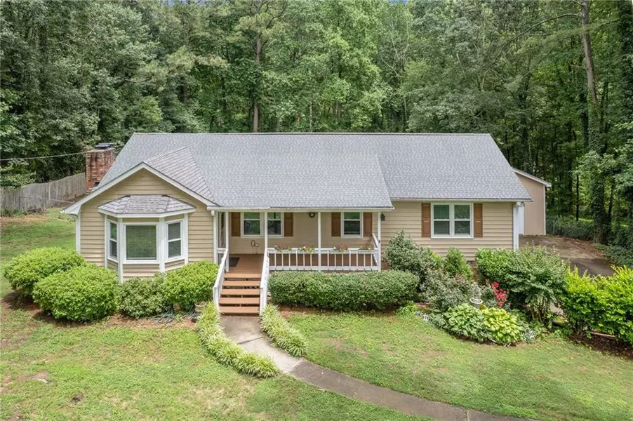 1904 Britt DR, Snellville, GA 30078