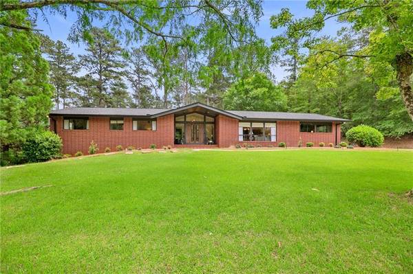 334 Luther Bailey DR, Senoia, GA 30276
