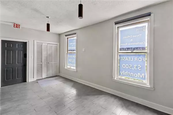 Atlanta, GA 30305,3017 Piedmont RD NE #200