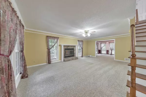 Woodstock, GA 30188,405 W Leslie CT