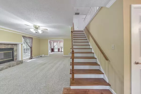 Woodstock, GA 30188,405 W Leslie CT