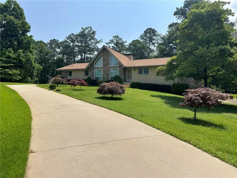 115 Cannongate CIR, Sharpsburg, GA 30277