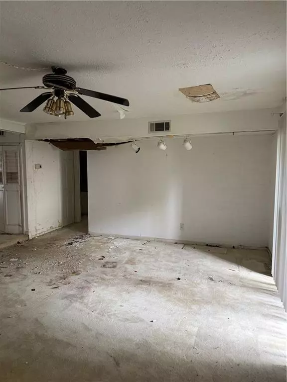 809 CAMELOT DR, College Park, GA 30349