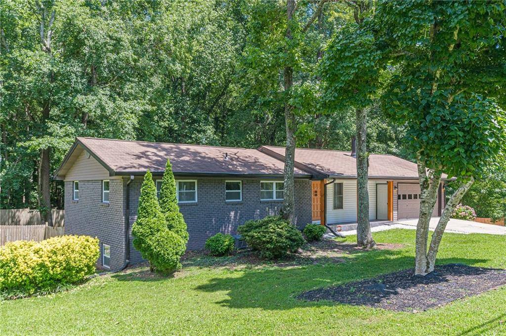 4325 Dawning LN, Douglasville, GA 30135