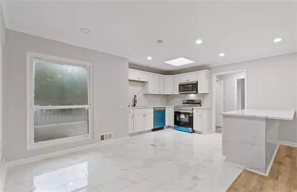 Atlanta, GA 30344,2544 Overlook DR