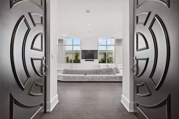 Atlanta, GA 30305,2828 Peachtree RD NW #P 3300