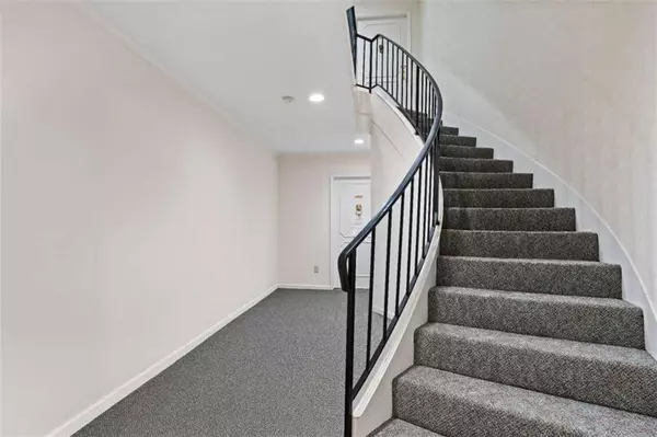 Sandy Springs, GA 30342,5400 Roswell RD #APT L6