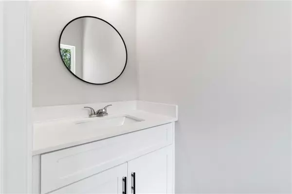 Toccoa, GA 30577,17 Taylor ST