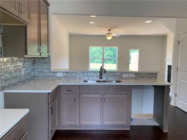 Atlanta, GA 30331,915 Society CIR SW
