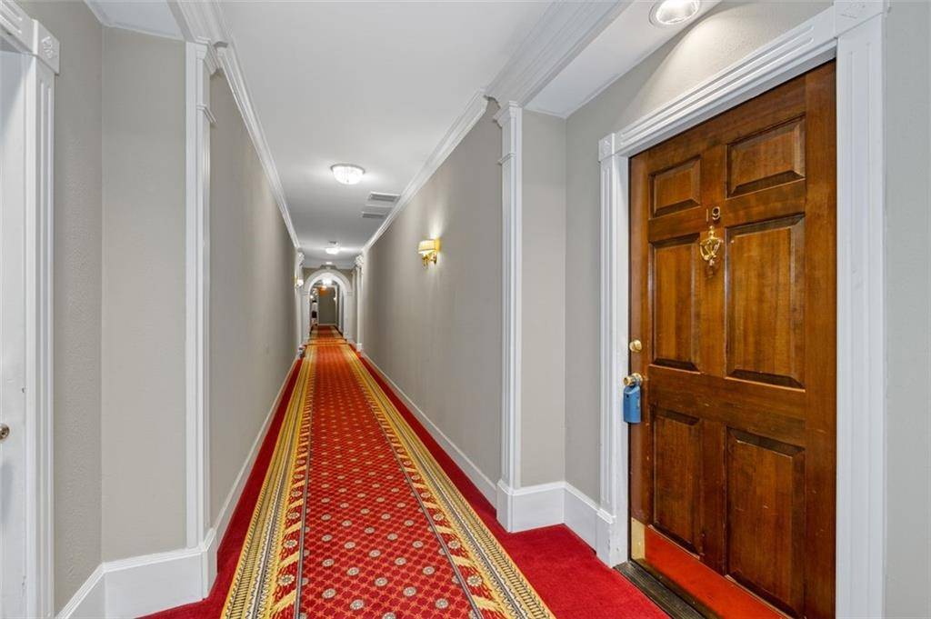 Atlanta, GA 30324,3071 LENOX RD NE #19