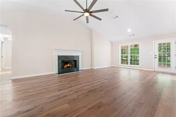 Hoschton, GA 30548,4210 Platinum CT