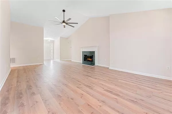 Hoschton, GA 30548,4210 Platinum CT