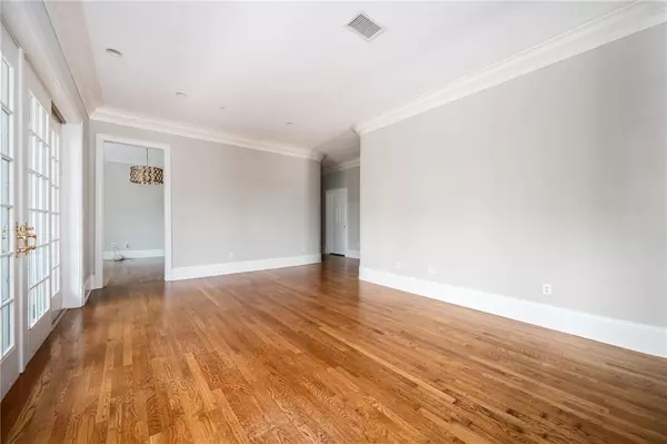 Atlanta, GA 30319,3657 Peachtree RD NE #4A
