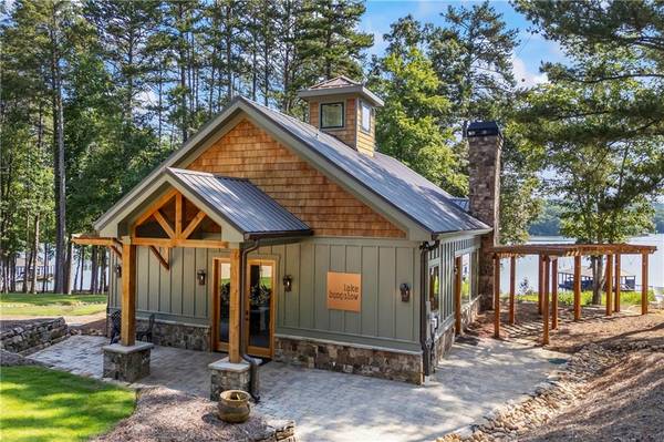 1132 N Edgewater TRL, Toccoa, GA 30577