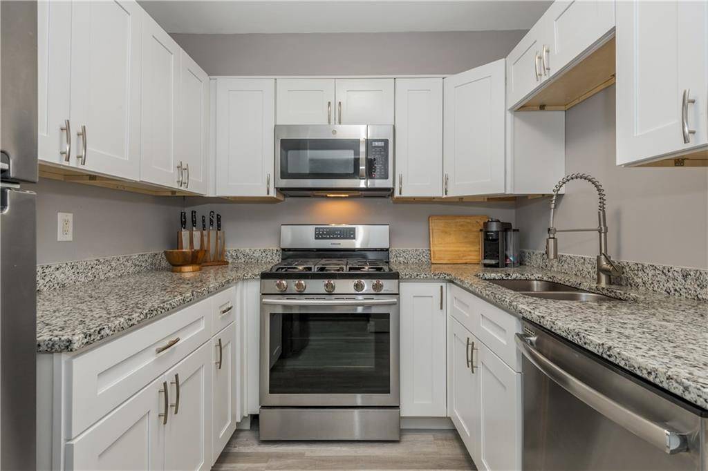 Atlanta, GA 30305,2479 Peachtree RD NE #201