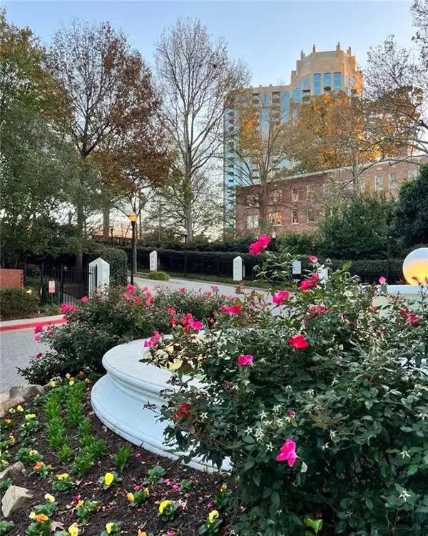 Atlanta, GA 30305,2840 Peachtree RD NW #306