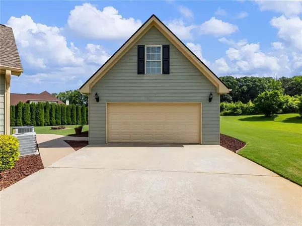 Hoschton, GA 30548,11 Stillwater WAY