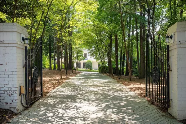 Atlanta, GA 30327,1016 Old Powers Ferry RD