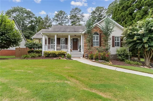 60 Stonehedge DR, Buford, GA 30518