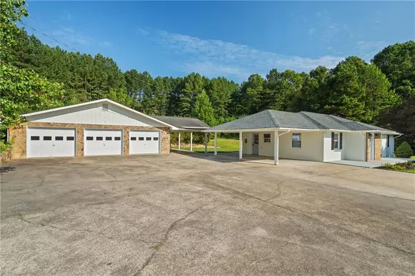 Morganton, GA 30560,255 Loving RD