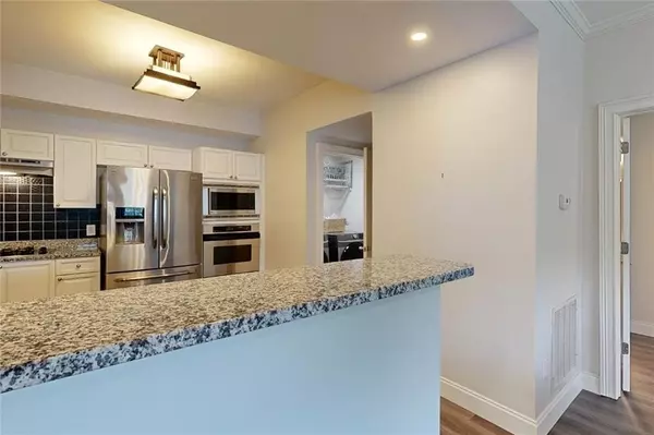 Atlanta, GA 30324,3275 Lenox RD NE #413