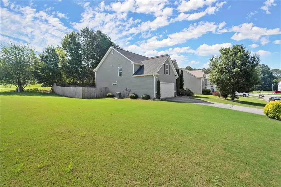 1900 Sandalwood CT, Winder, GA 30680