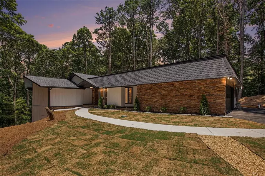 9025 Huntcliff TRCE, Atlanta, GA 30350